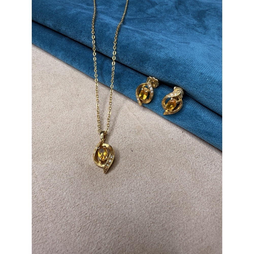 Vintage Avon Gold Tone Citrine Yellow Rhinestone Pendant Necklace and Earrings - Picture 2 of 6